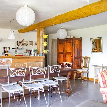 Beautiful In With 2 Bedrooms And Wifi Сasa de vacaciones Arlempdes