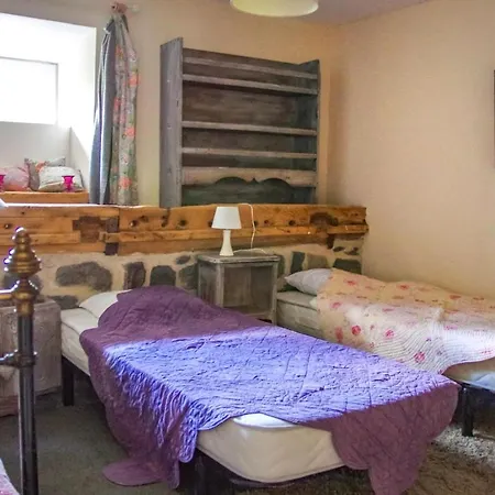 Beautiful In With 2 Bedrooms And Wifi