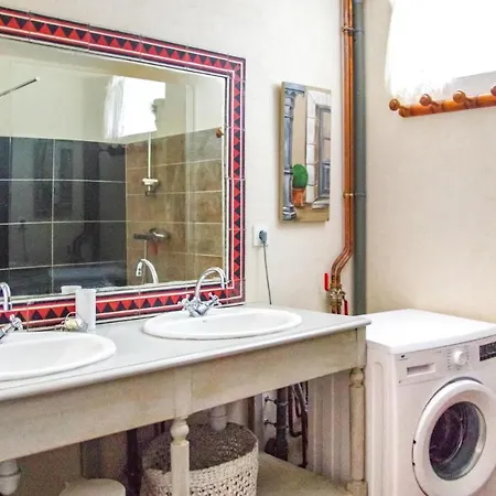 Сasa de vacaciones Beautiful In With 2 Bedrooms And Wifi Arlempdes